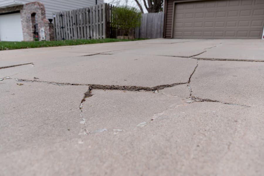 Concrete Cracks in driveway need repaired