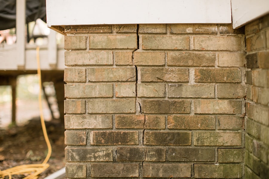 Foundation crack in brick