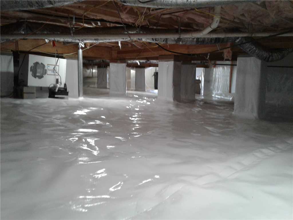 Crawl space with encapsulation and dehumidifier